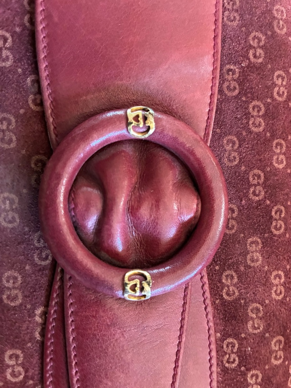 Vintage Gucci Burgundy GG Monogram Suede Clutch with Circular Buckle - Picture 4 of 16